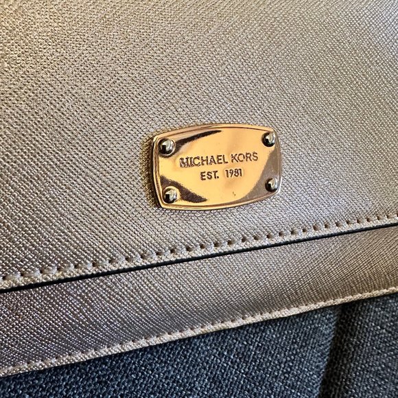 Michael Kors Slim Jet Set Flap Travel Wallet - Picture 2 of 7